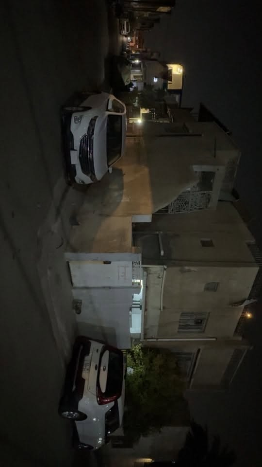 بيت للبيع في بغداد _الطوبجي❤️
العلامه الداله: دائره مرور الطوبجي 🚦بالفرع مالتها تدخل بي ثاني فرع ع ايدك اليمين بيت ركن  قريب على السوك مال الطوبجي وعلى الدائره مال مرور موقع كلش ممتاز 🏠

المساحه الكليه:١٥٧ متر 📏

الواجهه: ١٢ والنزال:١٥ 
البيت بأسمي مابي ورثه🧑‍🧑‍🧒‍🧒

والبيت مأجر الطابق الارضي ب ٥٠٠ واطابق الثاني ب ٣٥٠ الف

نوع البناء:  (عگاده) 

للاستفسار اكثر :***********
