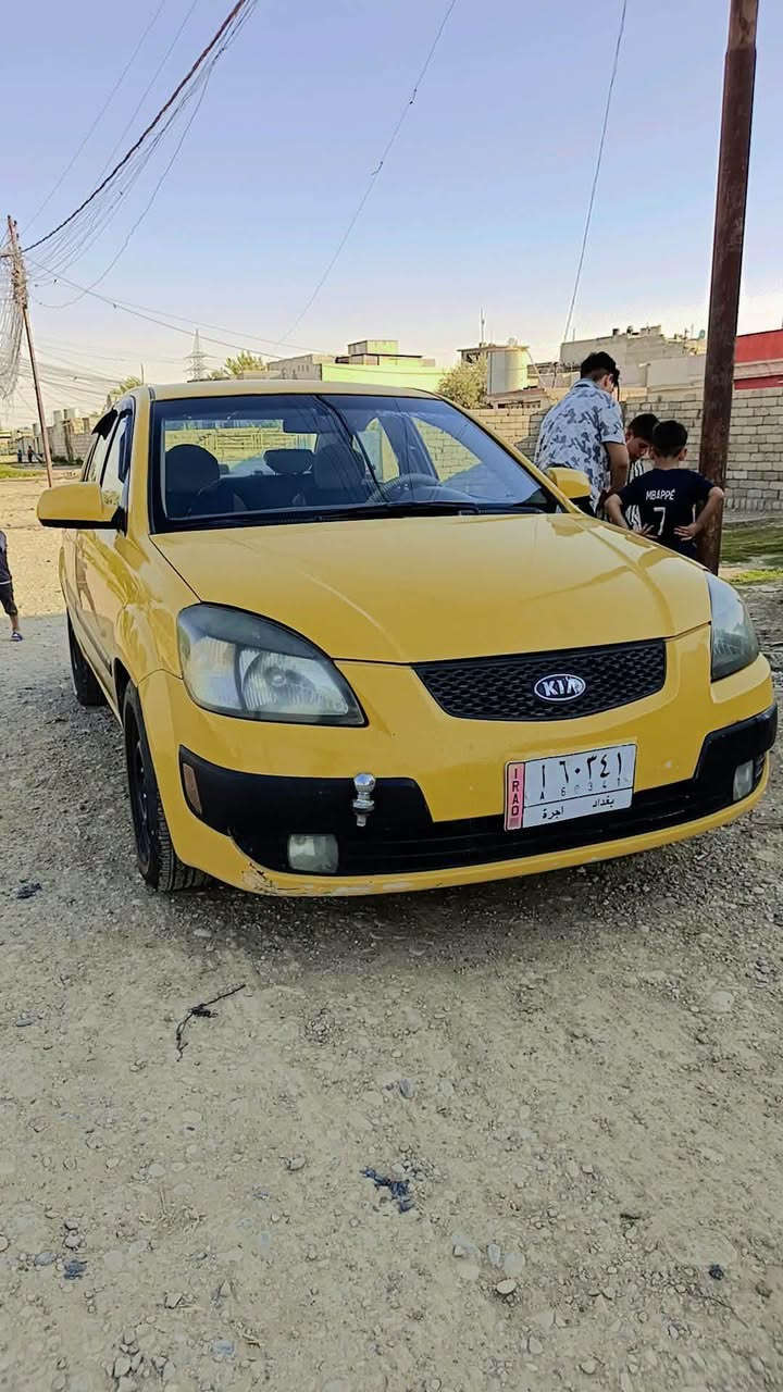 كيه ريو موديل 2009  وارد امريكي   ضررها جاملق وبوند كاربون بيها
السياره كير اتوماتيك  شرط المحرك وال كير  لايت زينوز اصلي شاشه ابل ايفون السعر     66  رقم الهاتف  ***********
