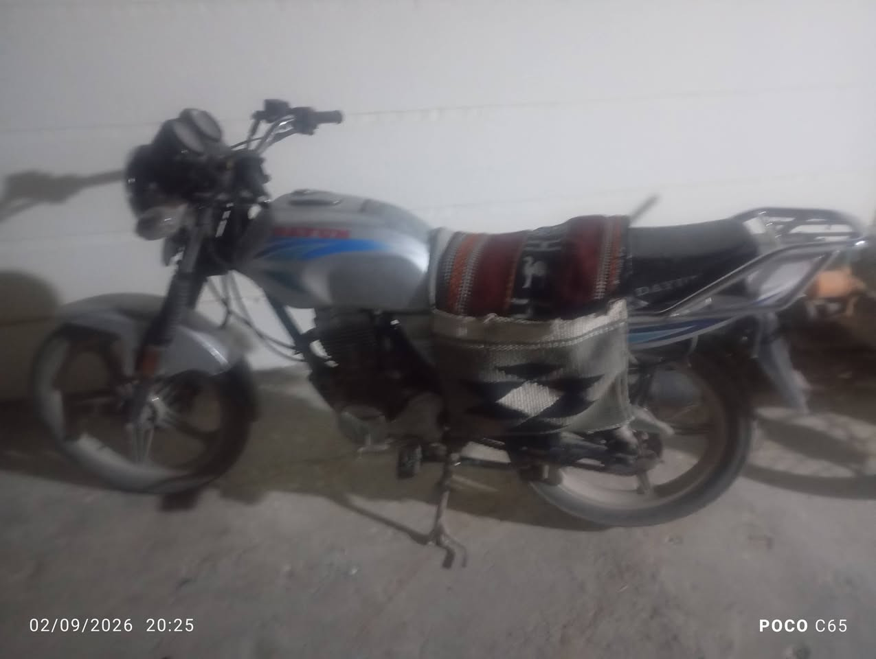 السلام عليكم دايون موديل 23 اوراق أصولي دراجه يردلها ترتيبات بسيطه خارجيه محرك وشاصي كفاله بس هي مال طالب سادس لذلك مهموله اريده بمليون وبيها مجال بسيط 
***********
