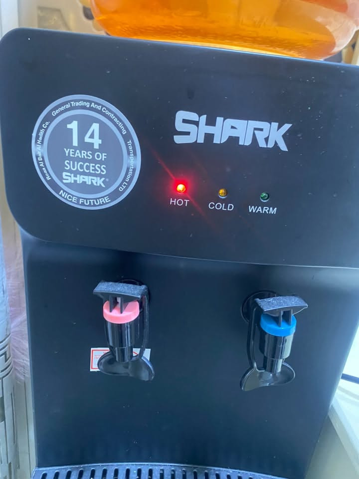 سلام عليكم
………البيع. براد SHARK

 حار بارد +ثلاجه 

 زلغ واحد مابي جديد ممشتغل هواي جان مضموم. 

 

عنوان الزعفرانيه الربيع ….. التصال***********

