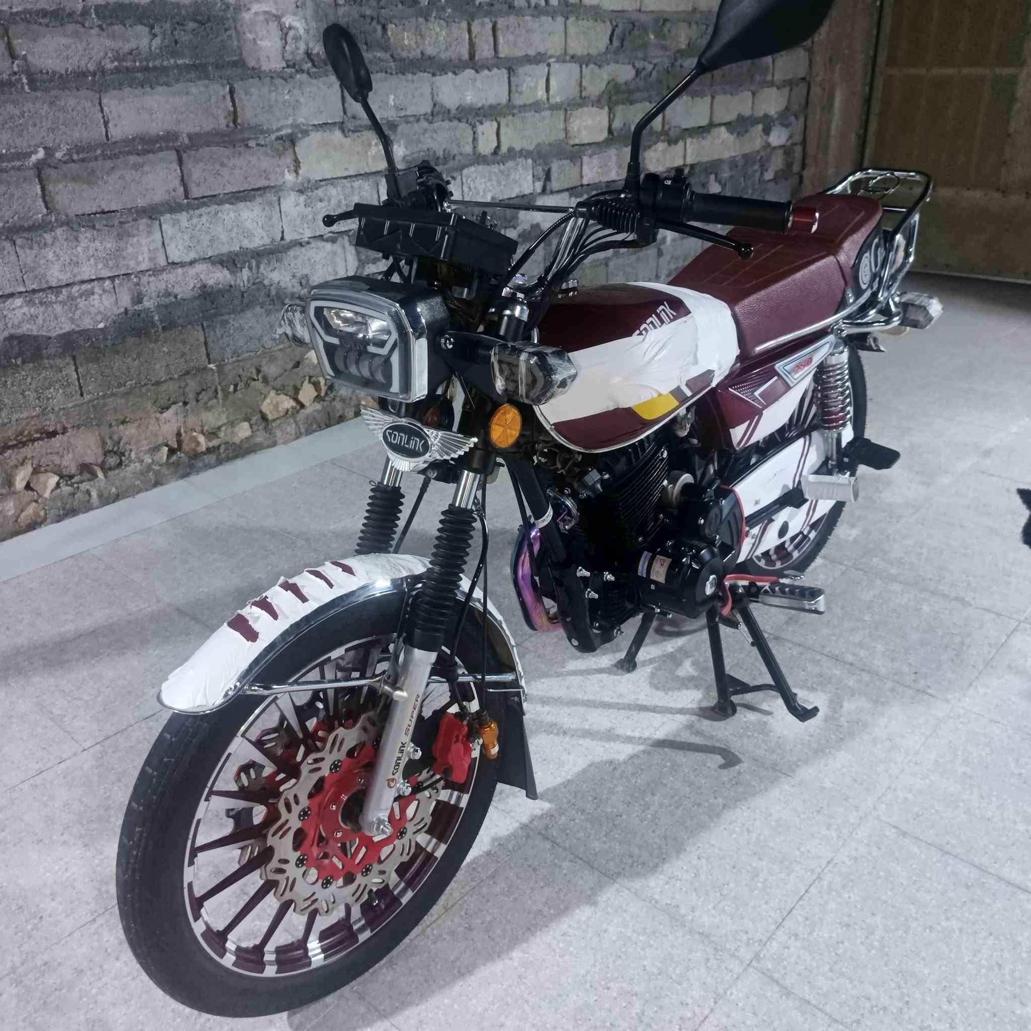 السلام عليكم شباب دراجة إيراني سولنك مكينة  250CC للبيع الدراجة ماصار هواي من مشدوده وماناقصها برغي واحد نشاط فول سعرها مليون و 350 وبيها مجال الشراي يتصل ***********
