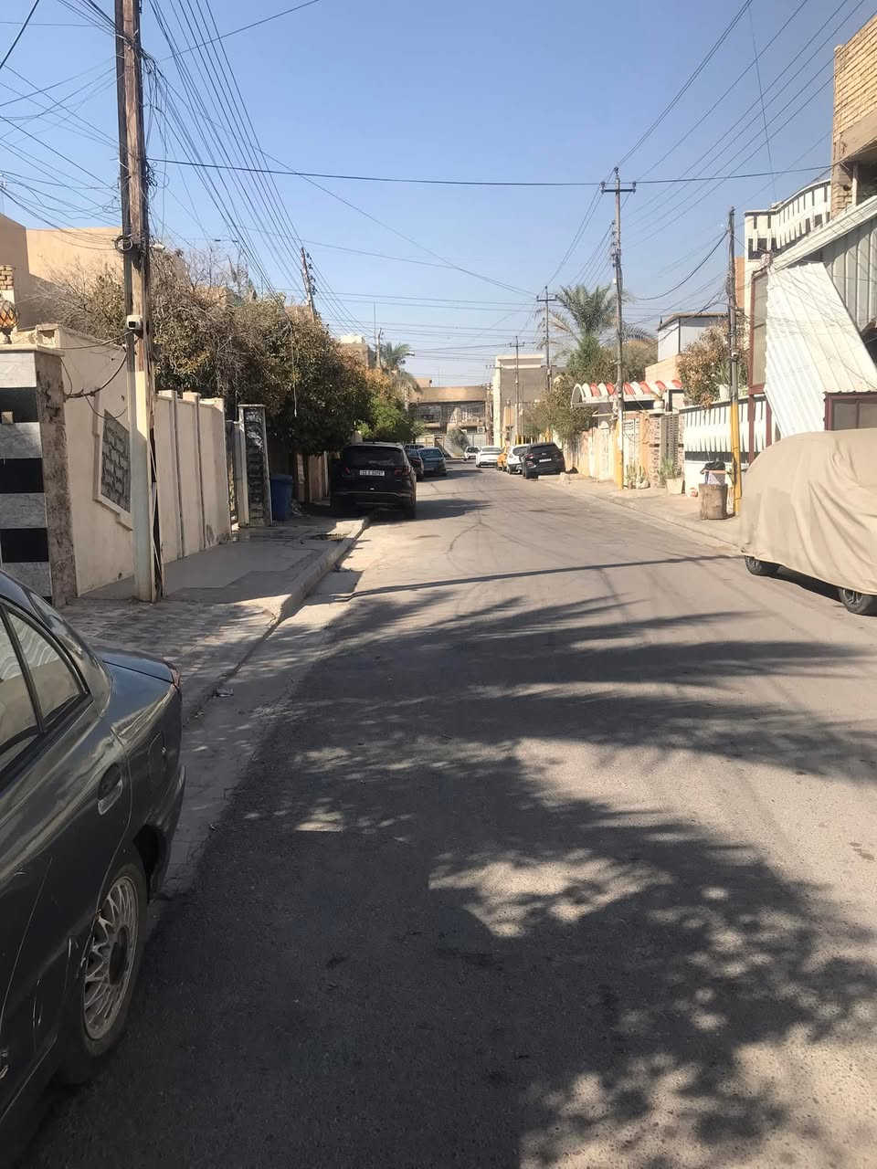 بيت 303 متر بناء 2015 طابقين
واجهه 12 متر
5 نوم كلهم مساحات كبيرة 4 صحيات مناور كراج كبير حديقة
الموقع غزالية شارع المركز اول فرع عاليمين فرع مكتبة بغداد
الجاهز للشراء
سعر المتر 1650 
للأتصال ***********
