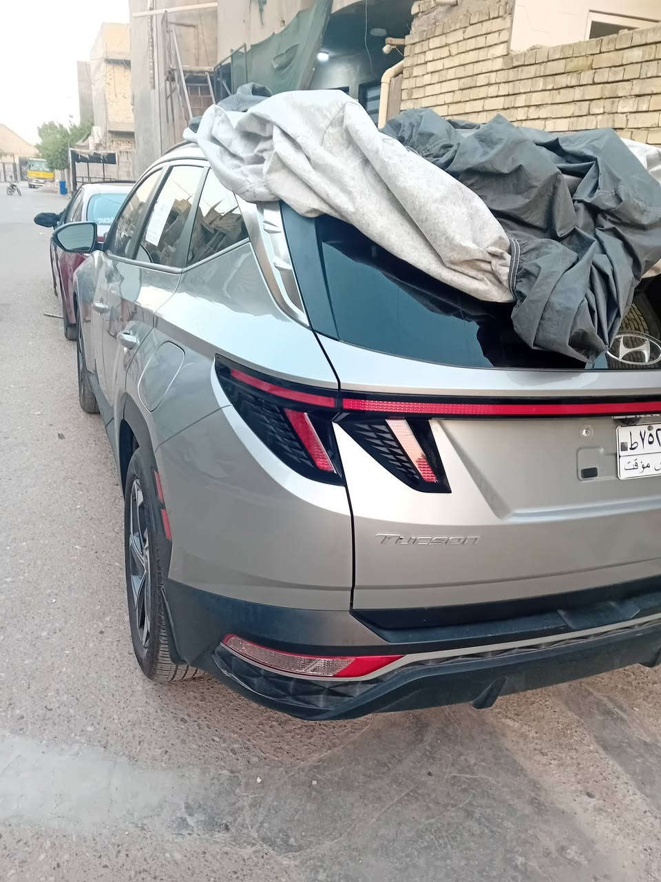 سلام عليكم ورحمة توسان وارد أمريكي لون سلفر حادث موضح بل صوره بدون ايرباك مواصفات فتحه تشغيل عن بعد داخل جلد كشنات تتفىءه فتحت سقف وقوف ذاتي موديل 23 ماشيه أربعين وقابله للزياده السعر 190$ وبيهه مجال حك الجيه اي استفسار التصال عل الرقم   ***********
