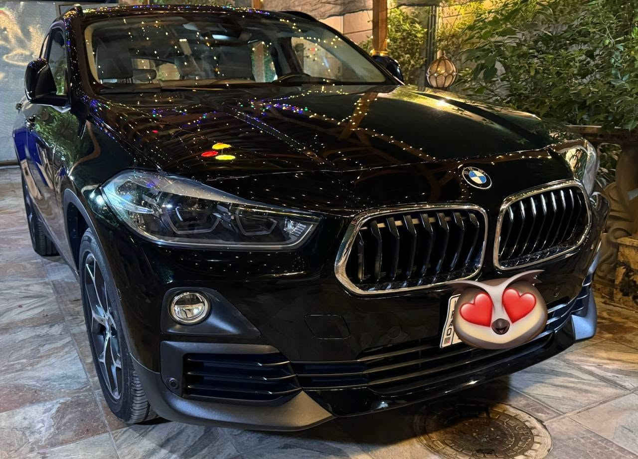 السلام عليكم للبيع 
BMW X2 2020 S DRIVE 
محرك 2000 توين باور تيربو 4 اسطوانات 
المواصفات 
رادار امامي 
رادار خلفي 
رادار جانبي
شاشة أنظمة اندوريد اوتو ابل كار بلاي 
تحكمات مقود القياده جهتين 
كامره خلفيه 
نقطة عمياء 
سقف بنورامي
انظمة قيادة ( Sport Comfort normal )
كشن خزن ميموري
كشن جلد أوف وايت
عدسات ليزريه بالمصابيح 
بعد تضمن هواي مواصفات السياره لكن لتجنب الاطاله ذكرنا ابرز المواصفات 
السياره خليجية جديدة جدا وضع شركة حته كتلوكاتها موجودة ماشيه 30 الف KM فقط سياره اقل مايقال عنها جديده وايضاً عليها تغليف PPF من شركه جيوشيلد 
مكان السياره بغداد لوحتها بغداد 
للاستفسار اكثر اتصال ***********
