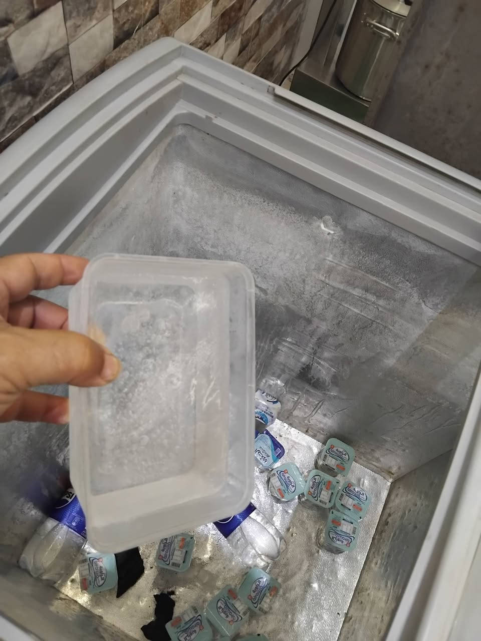 سلام عليكم من رخصة الادمن المحترام عندي مجمدة مرطبات تصلح حتة لحوم  وكل شي للبيع تجي تفحص وتاخذ السعر 250 الف بغداد الكرخ هاتف بي واتساب ***********
