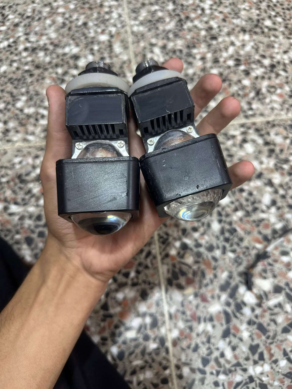 سلام عليكم عدسات LED ناصي عالي ليزر وزوج بروجكترات ناصي اصفر عالي ابيض كلهن ب٣٠ الف بغداد لحبيبيه ***********
