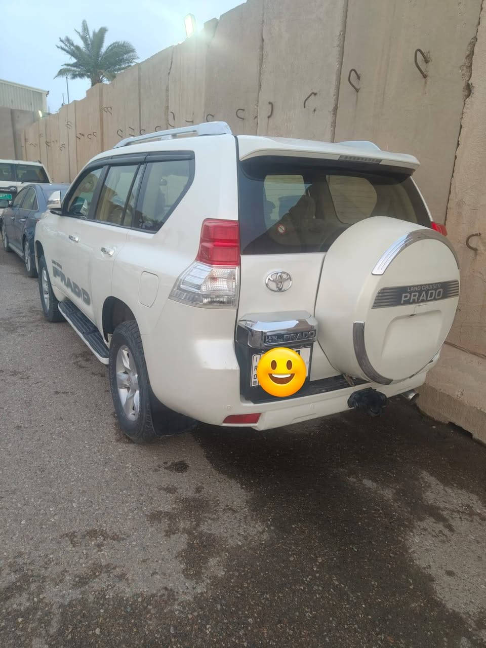 سلام عليكم
 برادو مديل ١٣ ماشية 178 km
دبل تانكي وبيه صبغ موظح بالصور بالباب الخلفي مقدار اقل من شبر
السعر 269 وبيه مجال بسيط
***********
