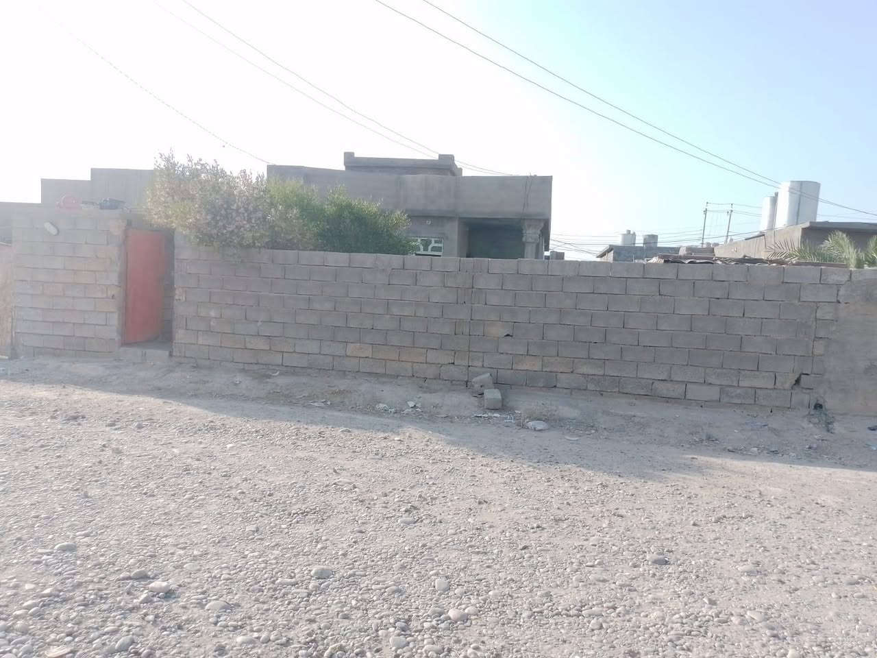 السلام عليكم 
بيت للبيع بعرب سعد الناجي مساحة الأرض 300 ومساحة البيت 150 البيت متكون من غرفتين نوم ومطبخ وصاله وحمام وربعه ملبوخ داخل وخارج ومئسس ماء ومجاري وكهرباء 
للأتصال/ ***********
