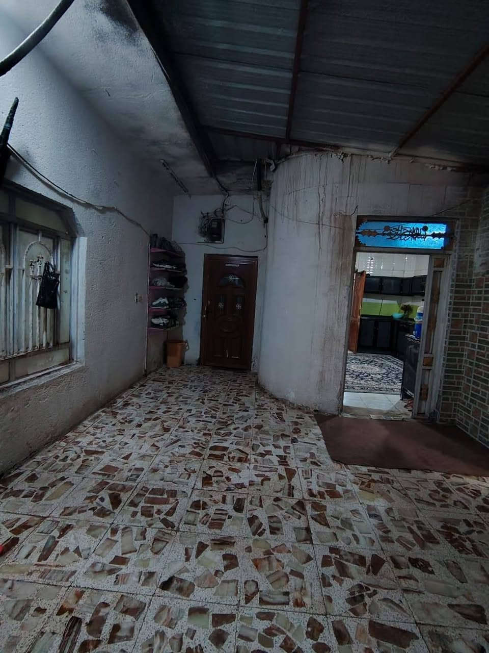 للبيع 
بيت مساحة 200متر زراعي حي الشهداء الاول على الشارع العام تبليط كامل الخدمات 
غرفتين وصاله ومطبخ وبراني وصحيات خارجيه وداخليه وكراج 
السعر 80وبي مجال 
***********
