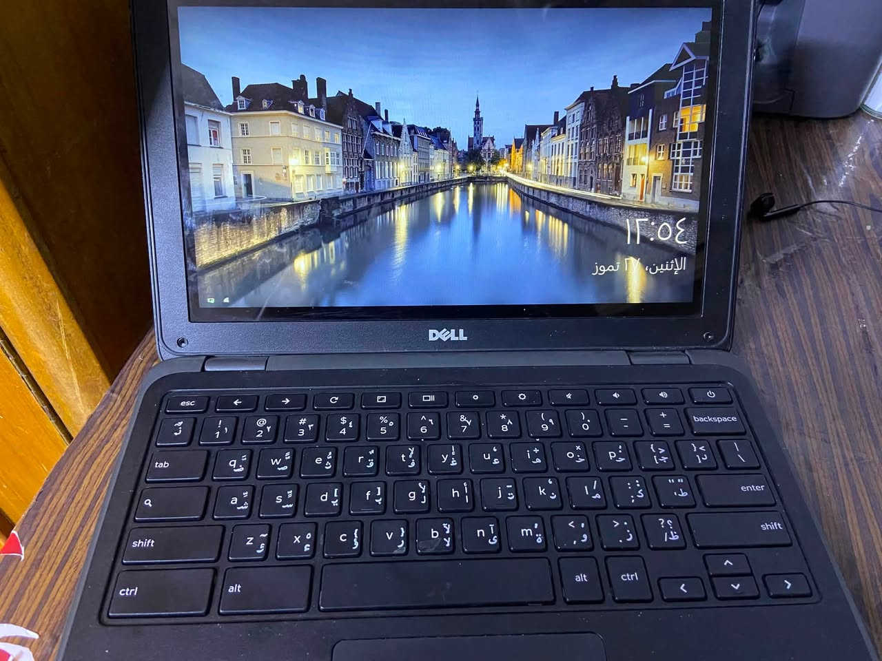السلام عليكم ،المواصفات:
* الموديل: Dell Chromebook 11 3180
* المعالج: Intel Celeron N3060 — ثنائي النواة، يصل إلى 2.48 GHz
* الرام: يأتي 4GB LPDDR3
* التخزين: 32GB eMMC
* الشاشة: 11.6 إنچ، دقة 1366×768
* كرت الشاشة: Intel HD Graphics 500
* النظام: ChromeOS
* الكاميرا: 720p
* البطارية الأصلية: 42Wh، ثلاث خلايا
* الوزن: تقريباً 1.27 كغم
* Wi-Fi: 802.11ac
* Bluetooth: 4.0
* المنافذ: USB 3.1 عدد 2، HDMI، منفذ سماعة، microSD.
ملحقات: شاحنه اصليه مال جهاز 
السعر 75 وبي مجال 
رقمي : ***********
