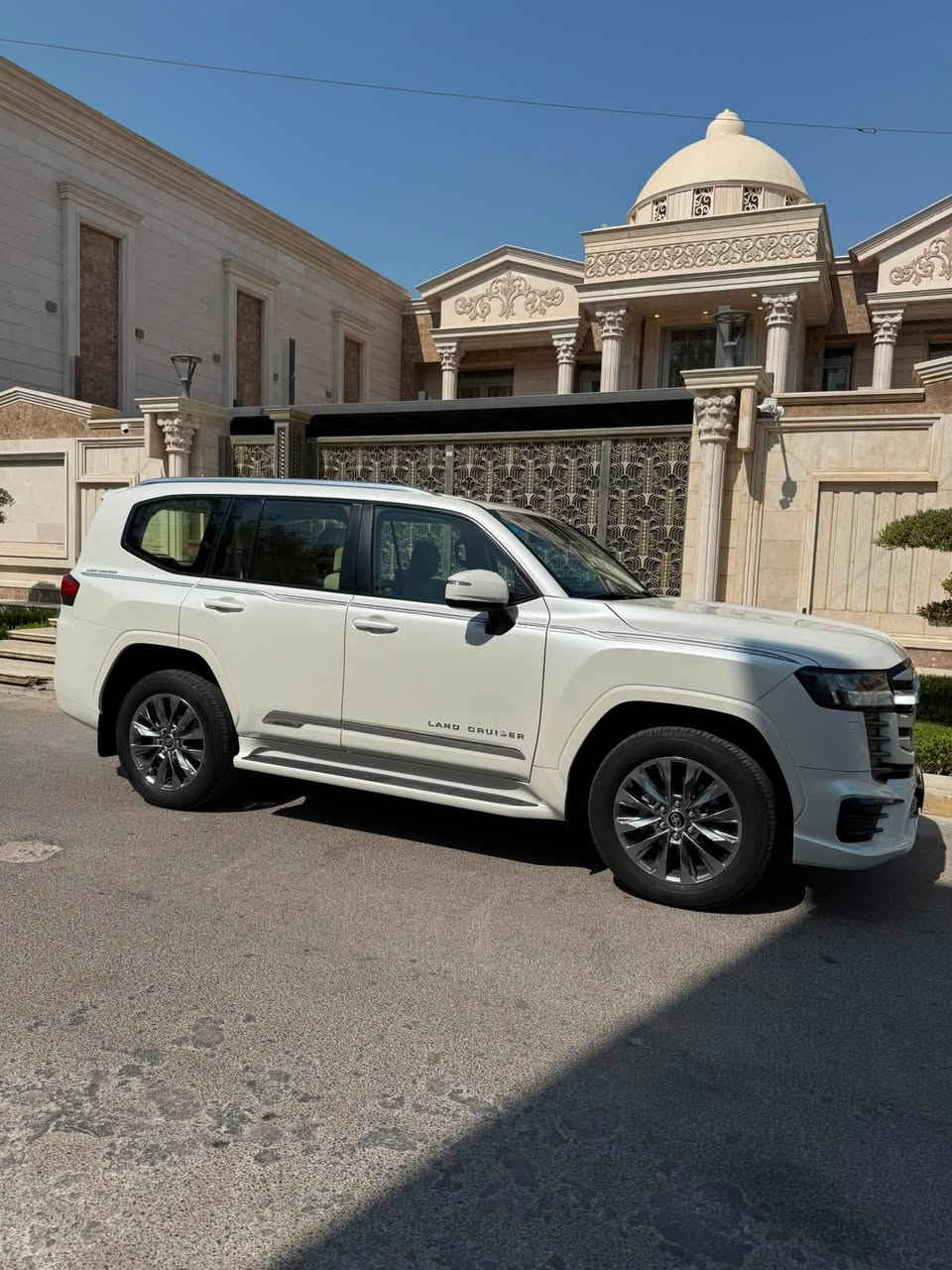 لاندكروز GXR Limited ساز موديل 2023
ماشيه 16 الف بعدها بل ضمان 
مكفوله كفاله عامه من كلشي 
امغلفه ppf السياره + الجام مغلف درع 
فحص السياره مرفق في الصور 

السعر 675$
*********** مكان سياره السيديه
