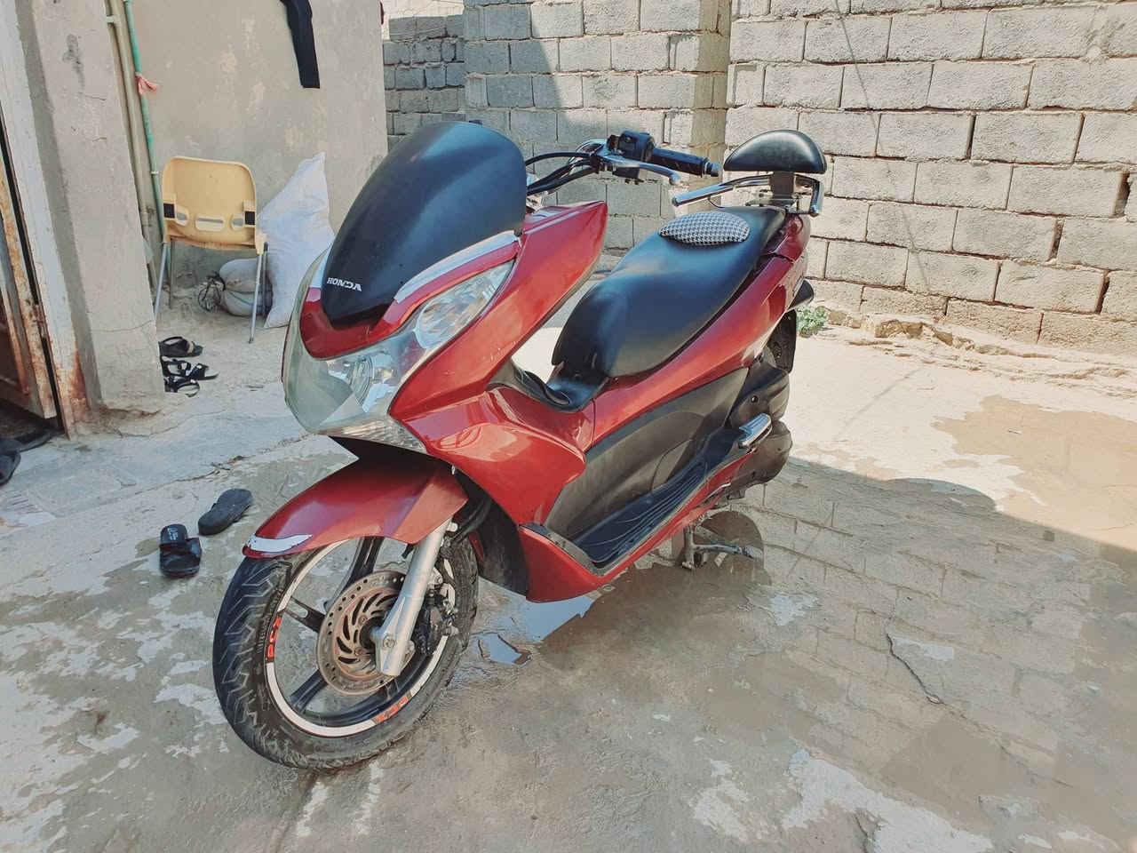 السلام عليكم pcx جيل الاول JF ياباني اصلي مكينه 125 للبيع او مراوس حسب القناعه ***********
