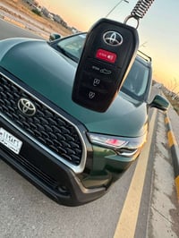 كورلا كروز 2023 فول مواصفات XLE بصمه تشغيل عن بعد كشنات كهرباء داخل لو...