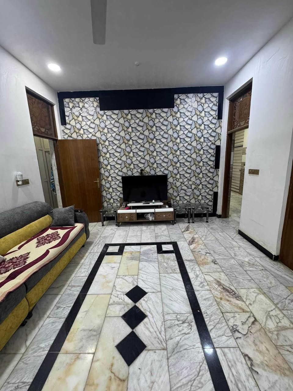 دار للايجار حديث مؤثث ✌🏻

الموقع / حي الصحة مقابيل مارينا  🏚️

المساحة /200

التفاصيل / 

الطابق الارضي / غرفتين  نوم ومطبخ وصحيات عدد ٢صالة هول طارمه ✌️

للاستفسار اكثر/
اتصال او واتساب 

***********
شركة المدهش للعقارات والمقاولات
