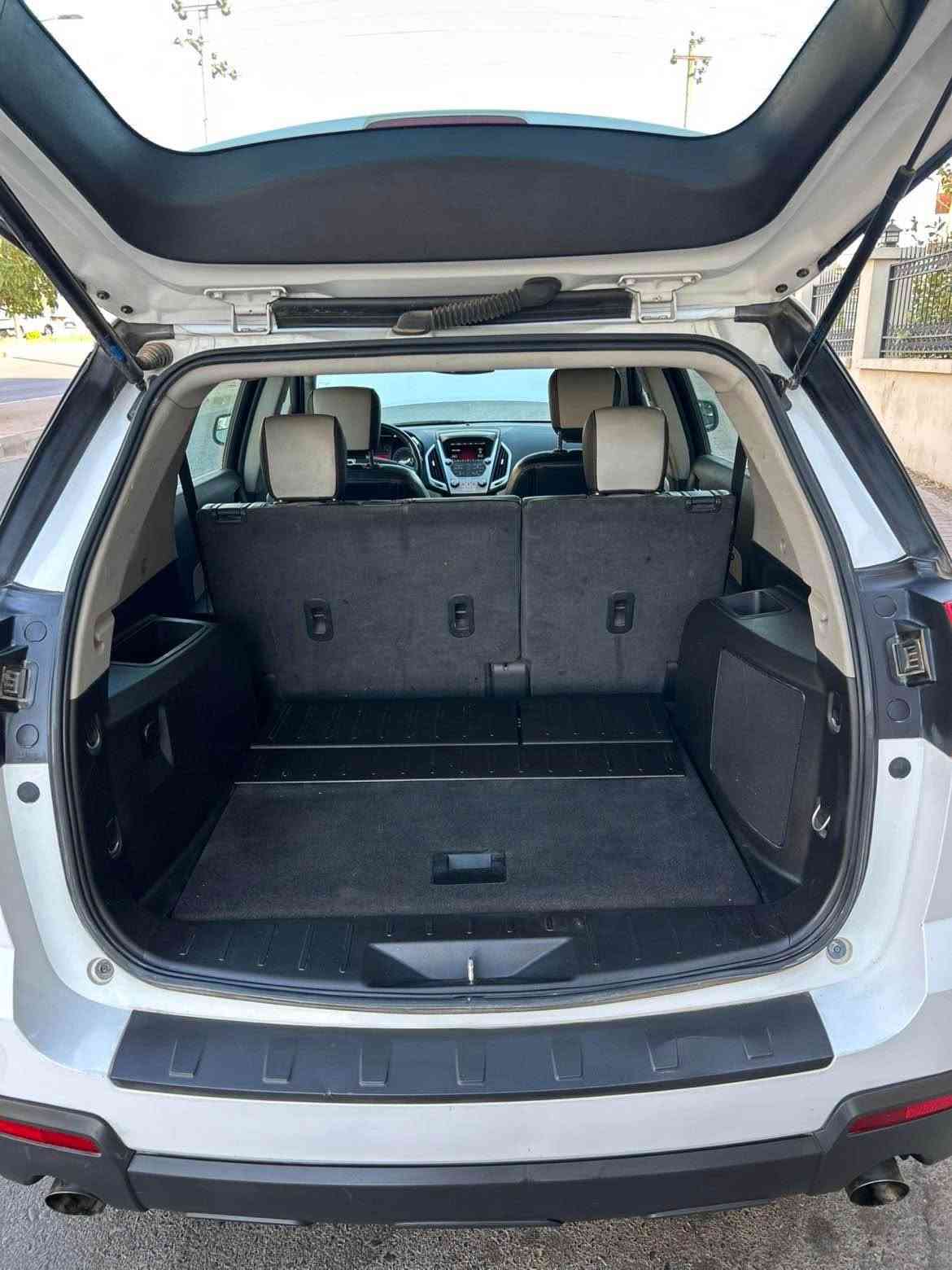 Gmc Terrain 2013 105$  
فول فول مواسەفاتی خلیجی بێ بۆیاخ 
نرخی ١٠٥$ و مەجالێکی کەم 
گۆڕینەوە ناکەم بەس فرۆشتن 
مواسەفاتەکانی( سڵاید - شەغال -ویل کرۆم - شاشە و کامێرا و تەحدید سرعە - دەبڵ گێڕ - سنوق جەگ و کارەبای ٤ تایەی لۆکی لەژێرە - ئاوێنە هیتەر - ناوزەرد و کوشن جلد و کارەبای و هیتەر - مکەبەرەی pioneer ) 
مەکینە ٦ بستۆن ١١٥ هەزار کم ڕۆیشتووە 
ڕەسمی سۆنەریم داناوە 
هەزەی نوێیەو سەنەوی تا ٢٠٣١ تازەیە بەناوی خۆمانەوەیە 
سلێمانی ناوشار 
*********** السليمانية, العراق

