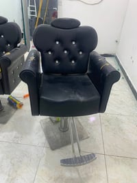 للبيع كراسي حلاقه للاستفسار 07739221008