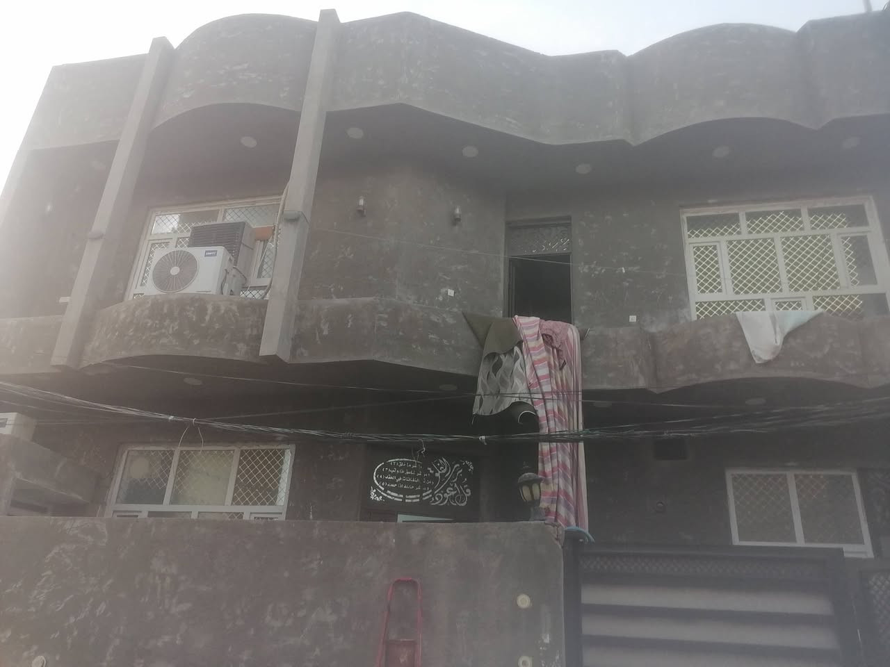 المساحه ١٥٠ متر يقع ب٧ نيسان نزله العلكاوي السعر ١٣٠ وبيه مجال زراعي سند ٢٥ للاستفسار الاتصال على الرقم ***********
