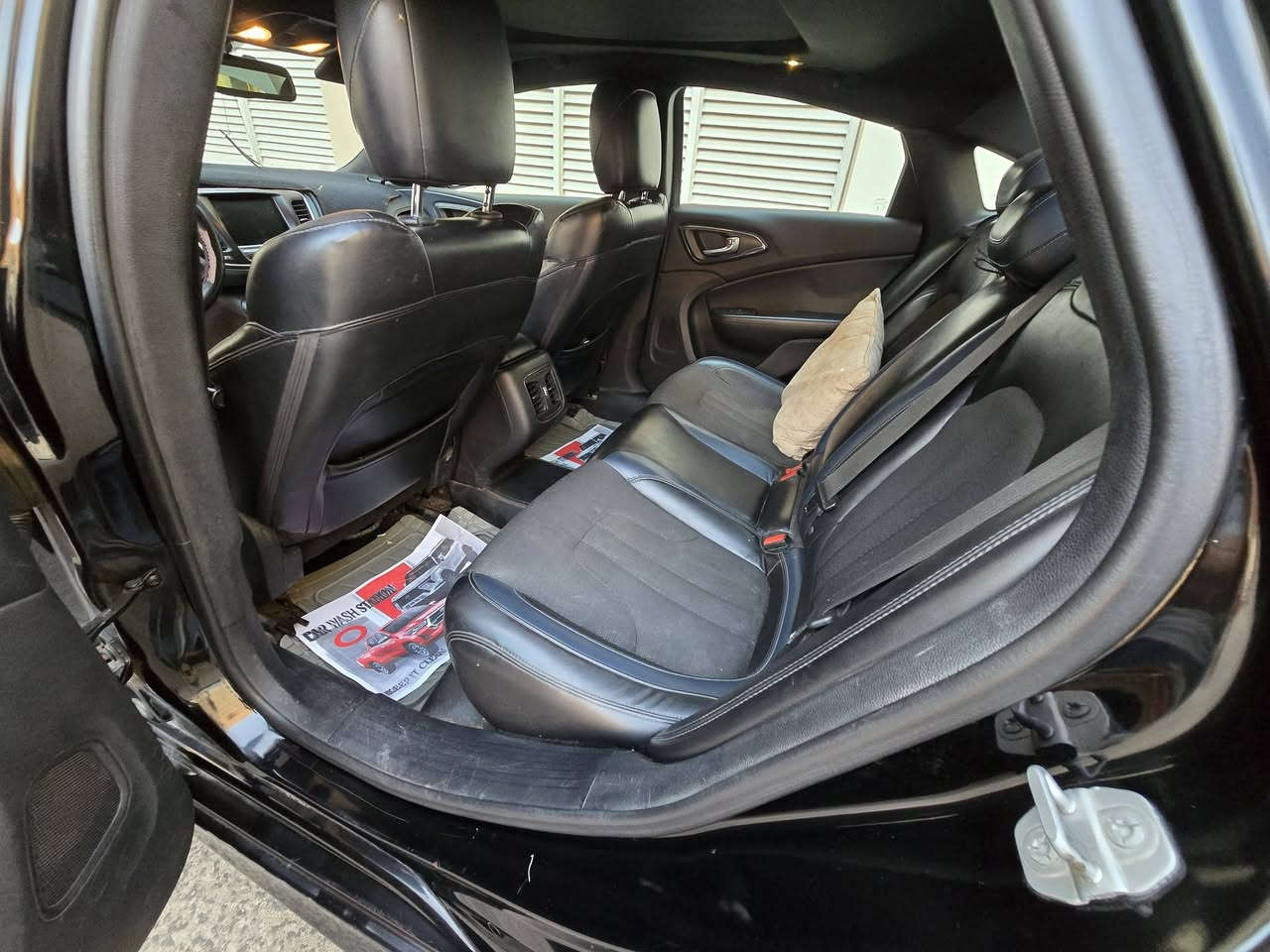 C200 موديل 2015 v6
رقم بصرة دولي بأسمي السيارة s 
تبريد قطعتين بانوراما كشنات جلد مختمة s 
عدسات شمسي نهار 
السيارة بدون حادث بدون ايرباك وبدون صبغ عدى طخة بالداير مال الجاملغ الخلفي وبيها مكانات بارد خفيفة 
 كهربائياتها كلهاوبلاد بدون جطلات 
السيارة جاهزة وبدون اي كلوب مشتغل بيها وترايها من زاخو للبصرة .
110 وبيها مجال حك الجية مكانها بغداد فلكة سلمان باك
*********** متوفر واتس اب
