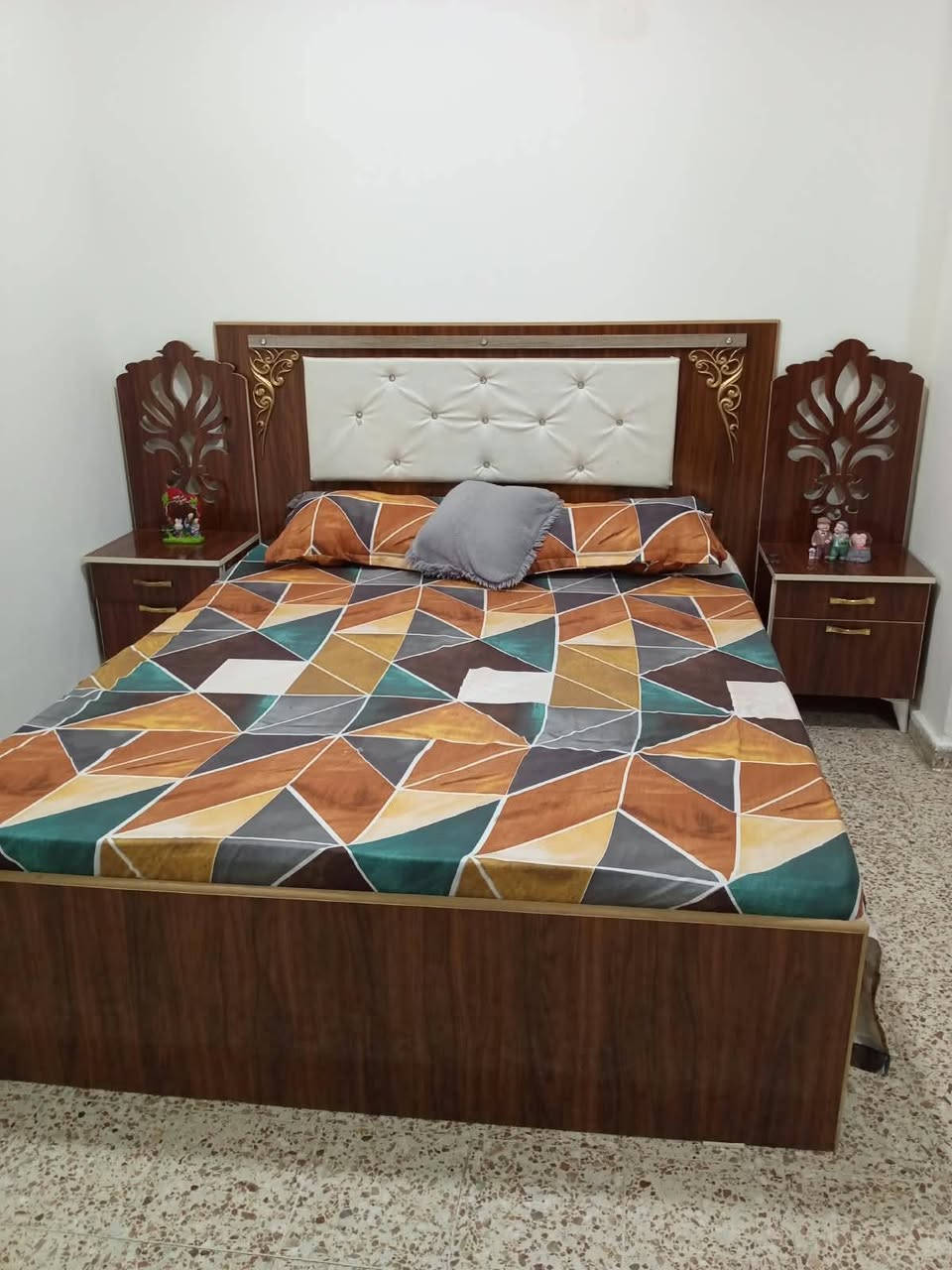 غرفة نوم نظيفه جدا جدا مع الدوشك سعره 400بي مجال مكاني كركوك دوميز ***********

