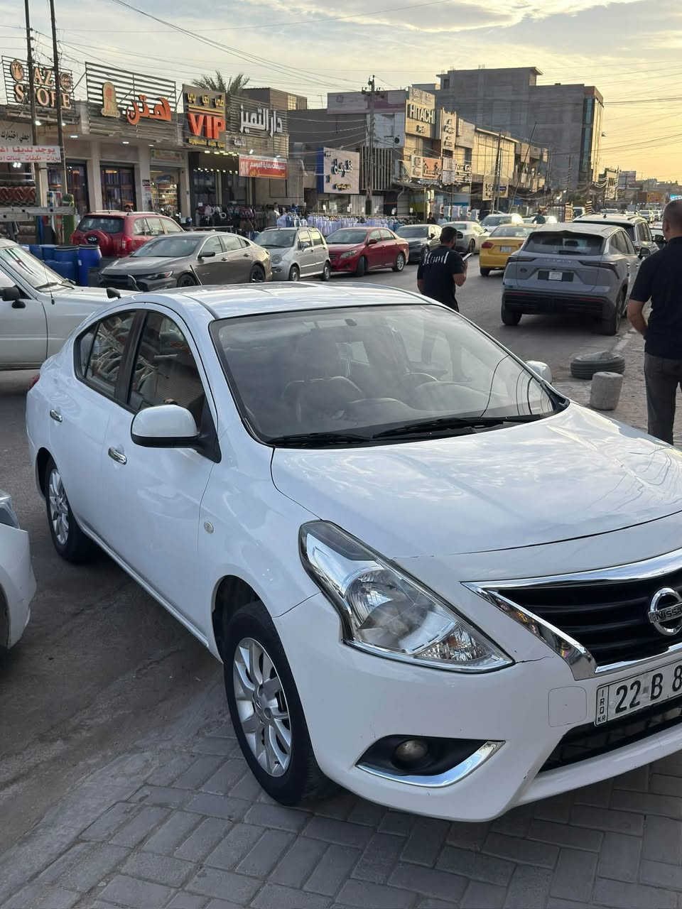 سلام عليكم للبيع نيسان سني 2022 فول مواصفات تبريد قطعتين اربع جام كهرباء شاشه وكاميرا ويل كب داخل جلد ماشيه 69 الف كيلو سياره جديده واستخدام شخصي بيها صبغ جاملغ خلفي وصندوك ومكانين بارد بسيطه 
السعر 96 وبيها مجال بسيط 
مكاني بغداد اليرموك او العامريه 
***********
