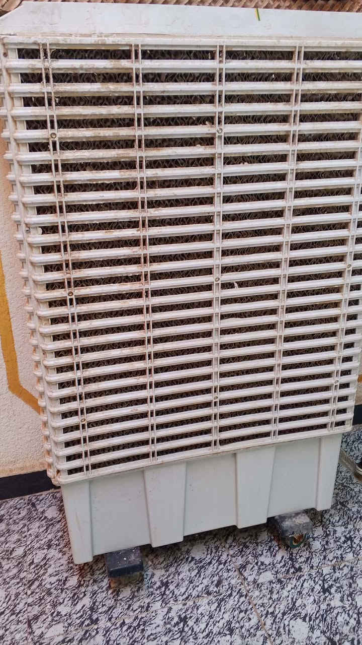 مبرده  للبيع حجم كبير شغاله السعر 75 وبيها مجال الرقم *********** واتساب او ماسنجر
