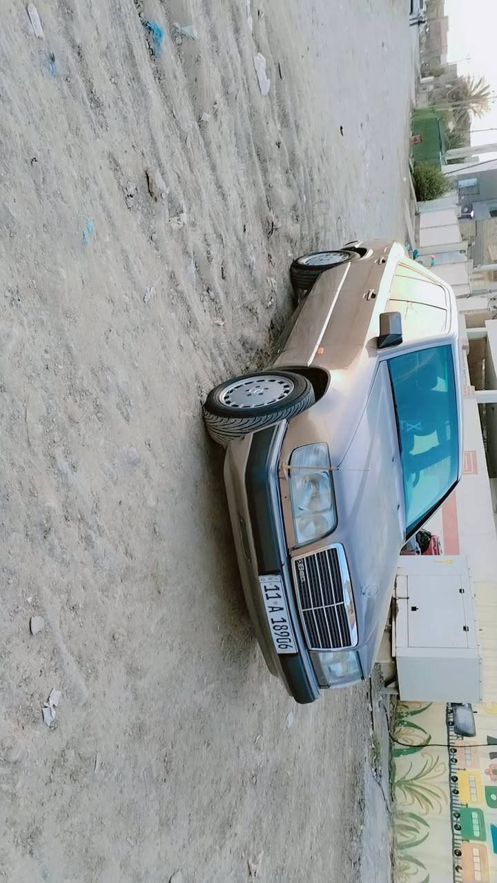 السلام عليكم دب موديل ٨٩ رقم بغداد جاهزه من كلشي محرك بلادي تبريد شغال حداديه كهربائيات شغاله السعر المطلوب ٥٠ *********** مكان السياره حله
