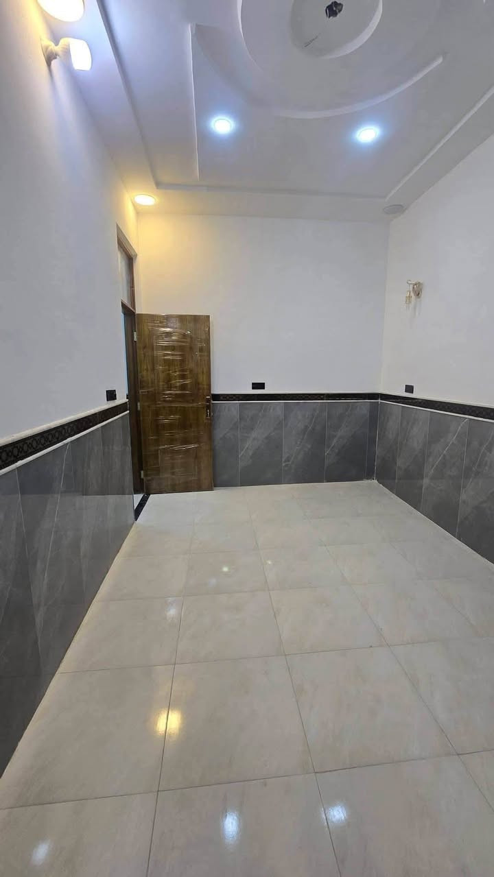 🏠  دار الــبــيـع نـهـاونـــد الاولــئ🏠
      خلف شارع 20 قرب صيانه كهرباء 

        🚧 المساحه (100م طابق ونص 🚧
           يتكون الطابق واحد الارضي
🏡غرفتين نوم وصالة+دبل فاليوم واستقبال ومطبخ 🏡
    🛁وصحيات خارجية 🚿وداخلية 🚽

  للاستفسار مراسلة الصفحه او الاتصال
      (📲***********
