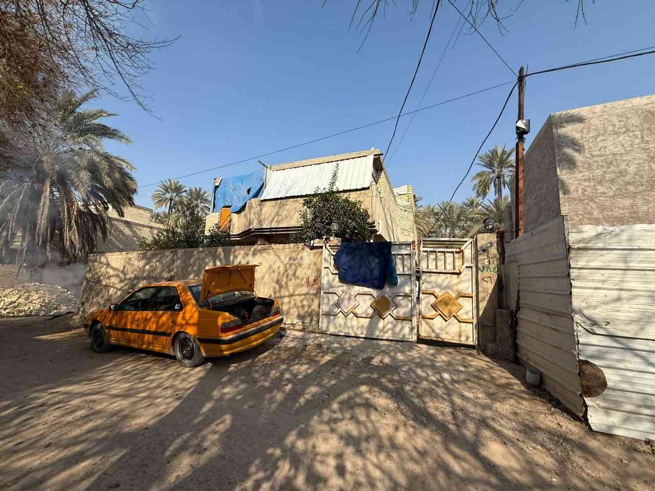 لبيع بيت في  الكاضميه الطي
يحتوي. الطابق الارضي  ع استقبال وصاله وغرفتين وحده منهن سويت. ومطبخ   وحمامات عدد 2وحديقه +طارمه 90متر 
 الطابق الثاني يحتوي ع غرف نوم عدد 4كبار وحمامات عدد 2ومطبخ وصاله ودرج خارجي ع الحديقه  السعر ٣٦٠ المساحه ٣٠٠متر لاتصال ***********
