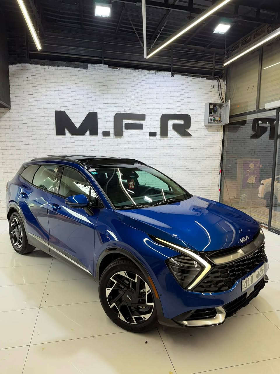 2025 kia sportage sx prestige
٢٠٢٥ كيا سبورتج اس اكس برستيج اعلى مواصفات 
محرك 2500
دخول جديد لون جويتي ازرق
ماشية 14 الف ميل وبعدها على مشي امريكا 
رقم بغداد مميز ٤ مراتب 
ضرر السيارة سطحي بدون اي دواخل شاصي ولغد كفالة
بدون ايرباك !! بدون ايرباك !! 
جاملغ جهة اليسار وبنيد صبغ

١- بانوراما 
٢- كامرات محيطية ٤ امامية وخلفية وجانبية ومن تنطي اشارة تشتغل الكامرة بالكيجات
٣- رادار امامي وخلفي وجانبي نقط عمياء وتحديد مسار وقيادة آلية
٤- حساسات امامية وخلفية 
٥- كشنات جلد اسود 
٦- كشنات كهرباء وخزن  وتبريد وتدفئة وستيرن تدفئة
٧- سستم صوت هارمن كاردن مع سبوڤر بالصندوق 
٨- لايتات عدسات 
٩- اوتو هولد 
١٠- مساعد النزول من المنحدرات 
١١- سايد بريك الكتروني بصمة 
١٢- صندوق كهرباء 
١٣- شاحن موبايل وايرليس 
١٤- تبريد مناخين منفصل امامي وخلفي 
١٥- كيجات دجتال تتغير اشكالهن مع شاشة كبيرة اكبر حجم 
١٦- انارة داخلية LED 
١٧- ويل كب حجم ١٩ 
١٨- نظام ستارت اند ستوب 
١٩- منافذ شحن بالكشن 
٢٠- تشغيل عن بعد 

السعر 228$ ورقة وبيها مجال 
***********
مكان السيارة بغداد البنوك

