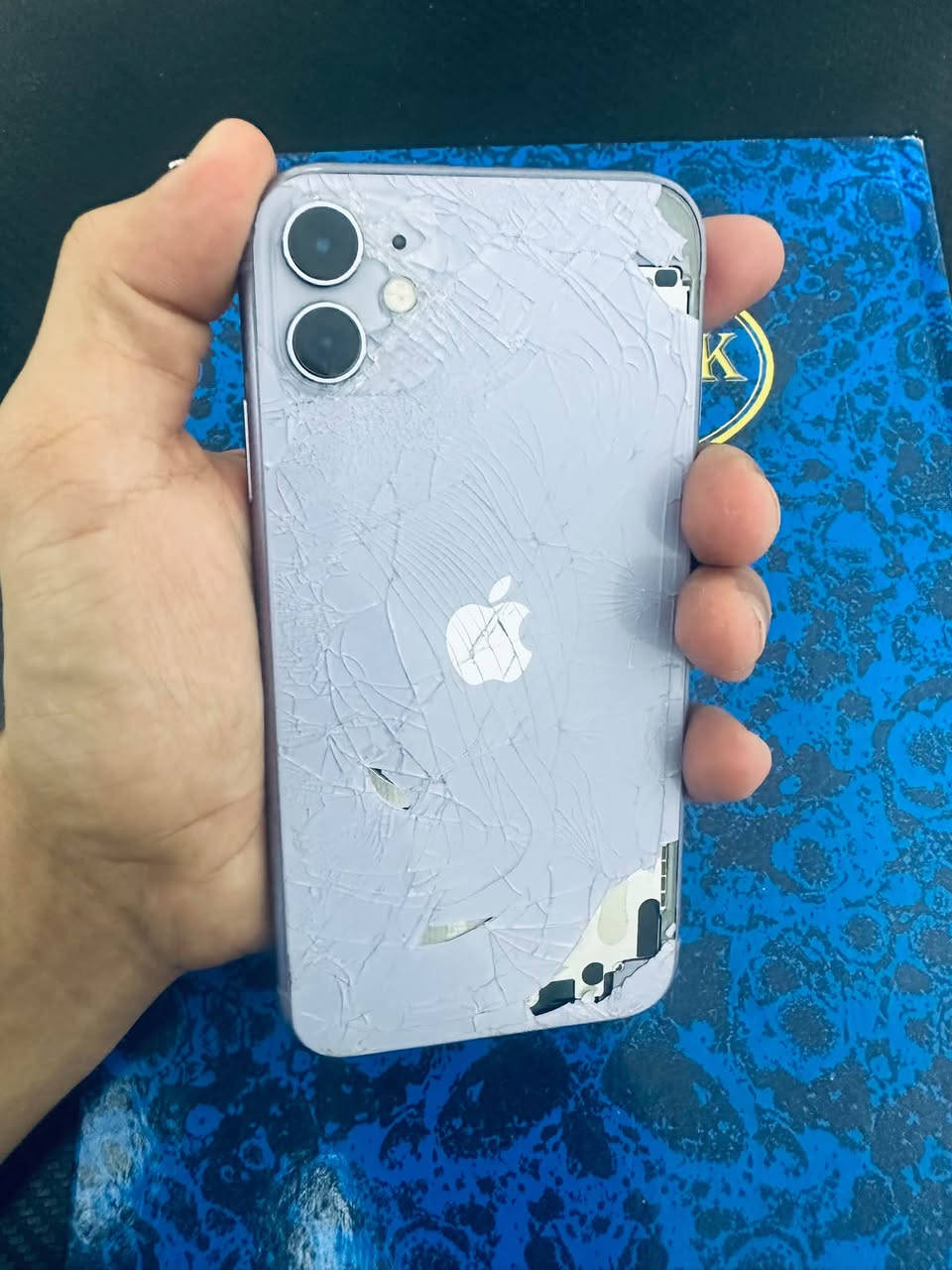 أيفون 11 لون بنفسجي الجهاز مبدل شاشه وبطاريه نوعيات تخبل باقي الجهاز مكفول  ذاكره 128 محدث اخر تحديث  فيس ايدي شغال صوت اتصال كلشي شغال  بالجهاز سعر الجهاز 160 الف وبي مجال بسيط العنوان بغداد المنصور رقم بي واتساب. *********** وموجود ع خاص

نص مكتوب في الصور:
- ٤:٢٥
- حول
- الاسم
- < iPhone
- إصدار iOS
- < 27.0
- اسم الطراز
- iPhone 11
- رقم الطراز
- MWM52J/A
- الرقم التسلسلي
- DNPZ835RN73J
- سجل تاريخ القطع والخدمة
- الأغاني
- الفيديوهات
- الصور
- ٢
- السعة
- ١٢٨ غ.ب.
- متوفرة
- ١٠٨,٧٥ غ.ب.
- عنوان Wi-Fi
- B8:5D:0A:75:AB:C6
- بصمة الوجه ورمز الدخول
- يمكنك إدارة التطبيقات التي تستخدم بصمة الوجه وإعدادات الوصول الأخرى على iPhone، وإعداد المظاهر البديلة، وتغيير رمز الدخول.
- معرفة المزيد...
- استخدام بصمة الوجه في
- فتح قفل iPhone
- App Store و iTunes Store
- غير التلامسية والدفعات
- التعبئة التلقائية لكلمة السر
- يمكن للـ iPhone التعرف على ملامح مميزة ثلاثية الأبعاد لوجهك للتمكن من الوصول بأمان إلى التطبيقات وإجراء الدفعات. حول بصمة الوجه والخصوصية...
- إعداد بصمة الوجه
- انتباه
- يتطلب الانتباه لمصادقة بصمة الوجه
- القطع والخدمة
- تجمع Apple سجل تاريخ القطع والخدمة، وهذا
- السجل يعرض معلومات عن هذا الـ iPhone وحالته
- وتفاصيل إصلاحه. معرفة المزيد...
- سجل تاريخ الخدمة
- الشاشة
- غير معروف
- البطارية
