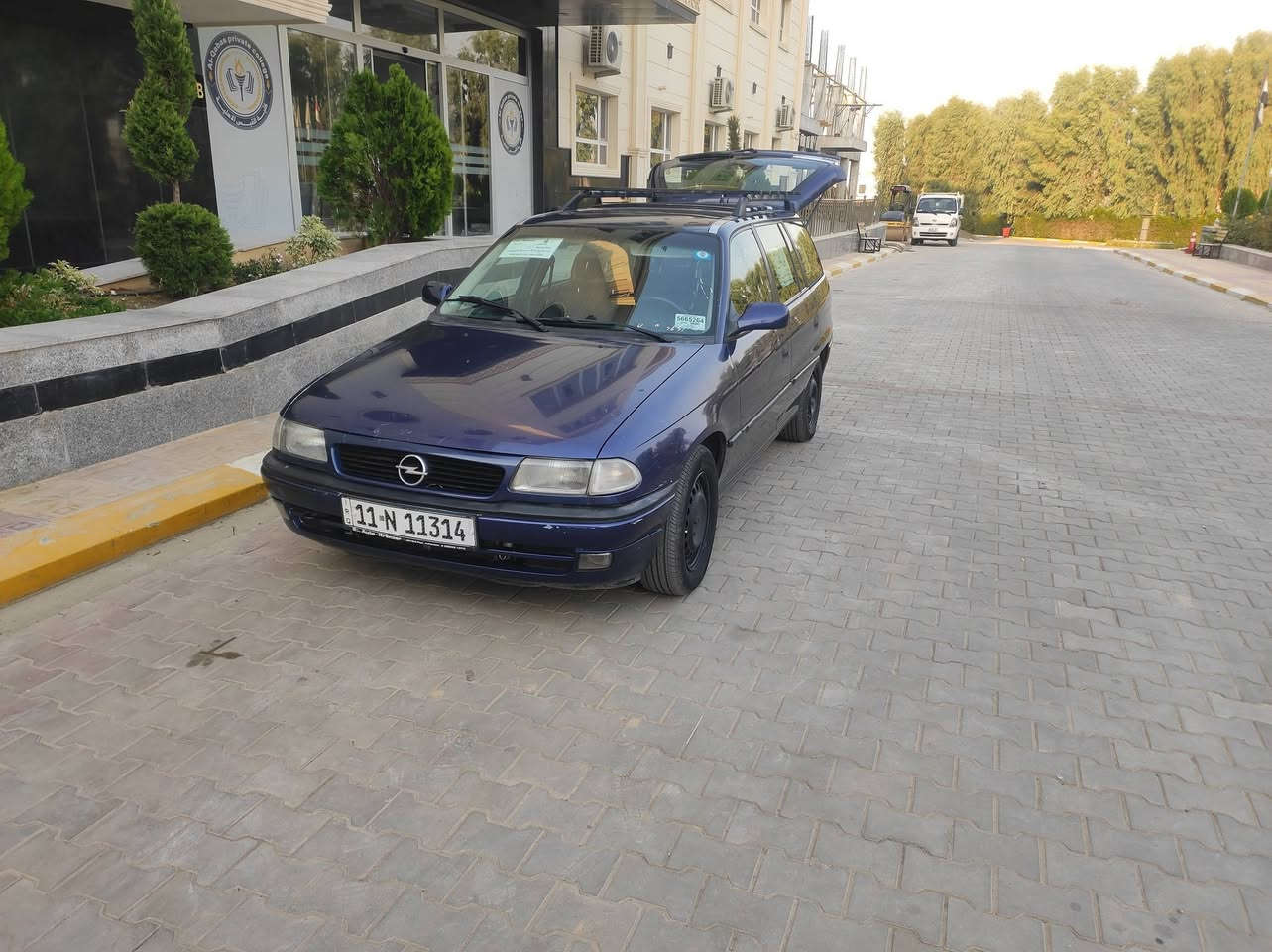 موديل ٩٥
محرك حجم ٢٠
كير توماتيك  تبريد
سياره مطوزه جماليه
جامات كهرب
شرعيها بالأيمن شرط التحويل 
العنوان جانب الأيمن حي الرساله 
رقم صاحب السياره 
***********
***********
