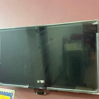 شاشة ٤٢ بوصة • فول HD ١٠٨٠p • نظيفة جداً