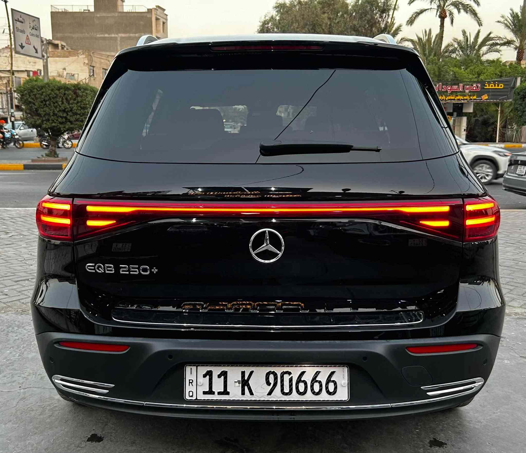 مرسيدس EQB 250 كهربائية موديل 2024 فول كامل
سعة البطارية 66.5 kWh نوع Lithium-ion
تمشي لغاية 520 كم بالشحنة الواحدة
ماشية 8,000 فقط وبحالة الوكالة

المواصفات: حساسات أمامية وخلفية وجانبية
ذاكرة كشنات
كشنات جلد
إضاءة داخلية متغيرة
رادار أمامي وخلفي
عدادات ديجيتال متغيرة
تحكم ماوس بالشاشة
4 وضعيات قيادة
قيادة ذاتية
تبريد قطعتين
مثبت سرعة
نقاط عمياء
مرايا شفط
إشارات بالمرايا
صندوق خلفي كهربائي
أوتو هولد
وباقي المواصفات المعروفة
الحادث دعامية أمامية فقط مع ضربة خفيفة بحافة البنيد أثناء النقل والصور مرفقة
تصلحت وانصبغت على كدها
بدون إيرباك وبدون شاصي ومكفولة
المكان بغداد حي القاهرة
السعر 270 $
للتواصل ***********

نص مكتوب في الصور:
- BIDCARS