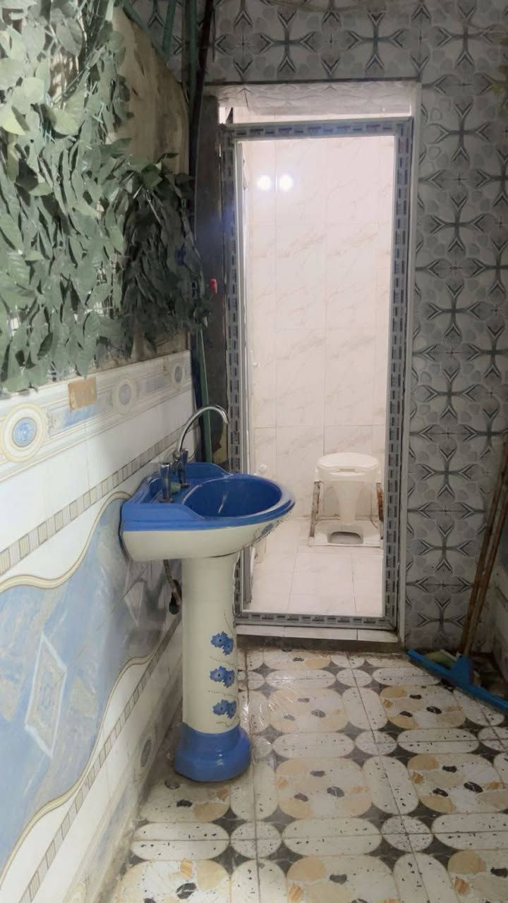 بيت زراعي ١٠٠ متر بنزله ابو هبه بي صاله واستقبال وغرفه ومطبخ وصيحات خارجيه وحمام داخلي السعر ٤٥ وبي مجال *********** جديد
