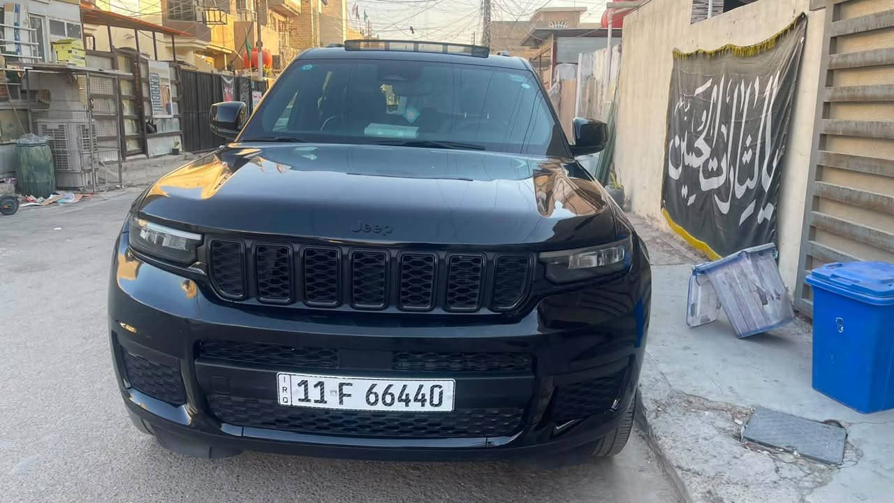 جيب كراند شيروكي بلاك توب .
‏بيع أو أمراوس ‏حسب القناعة ￼￼
الموديل : 2024 . (وارد امريكي) .
293hp . V6. 3.6L : المحرك
العداد : ‏27 الف مايل  .
الرقم : بغداد ( مميز ) 
المواصفات :
7 راكب .
دفع رباعي 4x4 .
رادار امامي مع مانع تصادم .
تحذير الخروج عن المسار .
تحذير النقطة عمياء .
نظام تحذير عند التقاطعات.
شاحن موبايل وايرلس.
ويل قياس 20 انج .
فتحة سقف .
لوحة القيادة بقياس 12 أنج.
كير شفتر بالستيرن .
كاميرا خلفية.
*شاشة متوسطة 8.1 أنج
المصابيح الأمامية زنون .
كشافات الضباب زنون،
دخول ذكي.
الصندوق الخلفي كهربائي .
فرش المقصورة الداخلية من الجلد والشاموا .
مقعد السائق كهربائي .
المقاعد الأمامية تدفئة .
حساسات خلفية .
دوسات جانبية .
مكيف خلفي .
تدفئة مقود القيادة .
مانع تصادم خلفي .
بلوتوث تلفون .
الضرر: تبديل بنيد وبارد بالجاملغ
￼ ‏ ‏رقم بغداد شهداء بأسمي ￼￼
⭕️ مكاني بغداد / حي الامين

***********
دخول جديد

