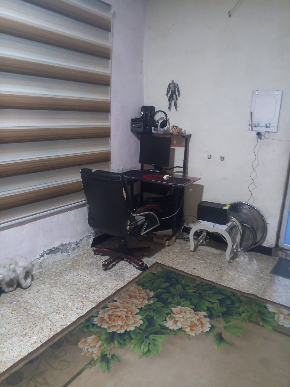 بيت تجاوز شارع فلسطين قرب تقاطع الموال المساحه 125 الواجهيه 12  متر للبيع السعر.  17 مليون  البيت غرفه كبيره  هول واستقبال حمام تواليت داخلي تواليت خارجي مطبخ خارجي   *********** الاتصال خاص او واتساب فقط
