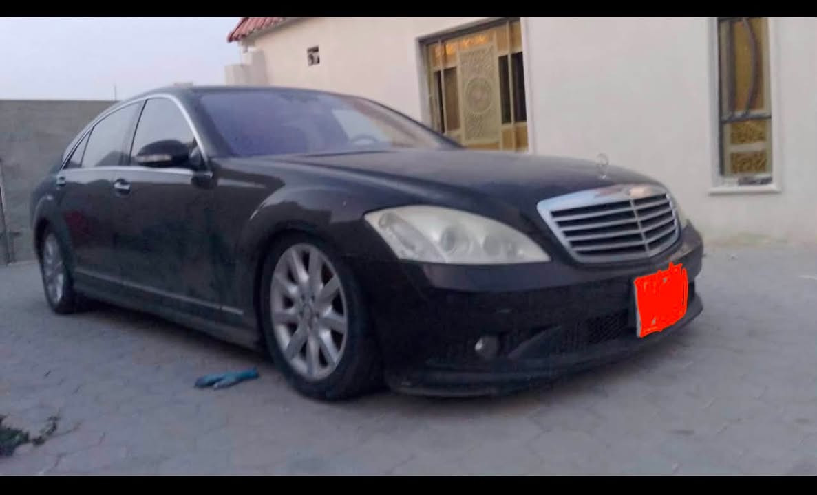 السلام عليكم اخواني. من رخصة الادمن
🚘 مرسيدس S500 موديل 2006

🔹 محرك V8 — 8 سلندر
🔹 فول مواصفات
🔹 عليها كت AMG
🔹 وارد اليابان 🇯🇵
🔹 تسجيل جديد — السنوية لغاية 2031
🔹 المكان: البصرة – الزبير

السيارة عليها بعض الملاحظات البسيطة من ناحية الصبغ، والدعامية الأمامية تحتاج ترتيب.

💰 السعر: 170 وبيها مجال بسيط.

📞 للاتصال: ***********
