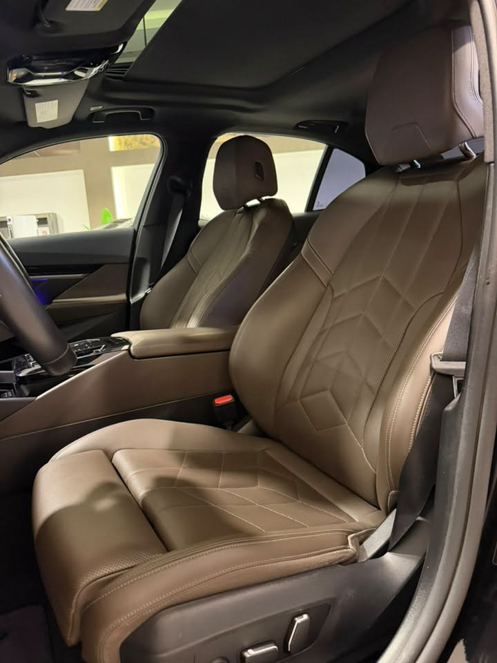 سعر جدا مناسب 🔥🔥🔥
السلام عليكم 
للبيع فقط بدون مراوس  BMW 530i X Drive 
موديل 2024 ماشية 15 الف 
مواصفات داخل جوزي وفتحة وكشنات جلد تدفئه وتبريد وكامرات 360 درجه وداتا شو وبصمات ورادار وسماعات هارمن كاردون و شباك لد وصندوك كهرباء وبعد هوايه مواصفات 
🚨السياره مرقمه وجاهزه
وارد امريكي بيها جاملغ وبنيد مبدل بلادي بدون صبغ وشاصي سليم ، شويه بيها دواخل وايرباكات طاك وراجع سستم 

السعر : 355 $ ورقه 
للاستفسار: *********** كاوه جمال 
العنوان : السليمانية المعارض الجديده معرض (الجاف)
