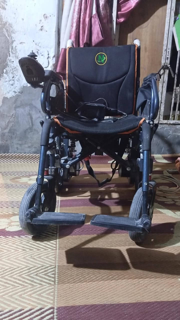 سلام عليكم عندي عربانه معوقين جديده للبيع  بسعر 450 / ***********
