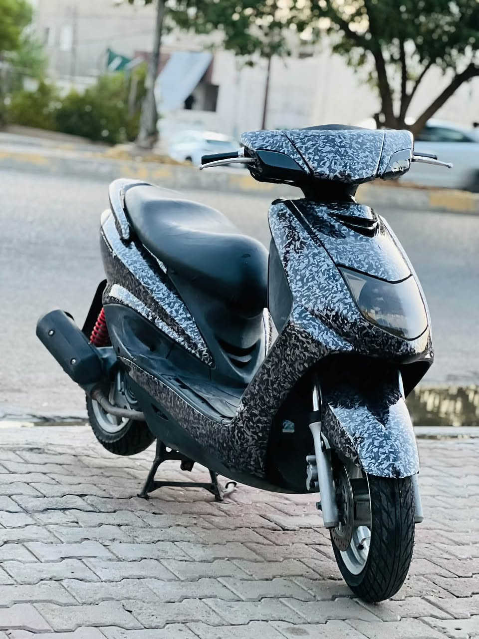 🛵 دراجة سكنس (Cygnus) - كسر كارتون حاوية 🛵
المواصفات والضمان:

 الحالة: حاوية بغداد / شرط ما ماشية بالعراق.  

 الضمان: كفالة عامة ، ولا برغي مفتوح بيها على البلاد. (إذا  برغي واحد مفتوح ترجعها مباشرة).  

 المحرك: شرط ما مفتوح أبداً.  

 الكهربائيات: شغال بالكامل (عداد السرعة، عداد البنزين، وكل النشرات شغالة 100%).  

 المظهر الخارجي: عليها  لزکات جمالية  هوە دراجە لەم بیلادی الأسود. (تجی  تشلع اللزکە؛ إذا بیهە أي شخط أو كسر لا تاخذها، الزکە للجمالية فقط).  

💰 السعر: مليون وألف دينار عراقي (\bm{1 ملیون} د.ع).  

📍 العنوان: كركوك - الشورجة - قرب مطعم حمة ناصر.

📞 للتواصل والاتصال: ***********  

تفضل زورنا ، وتحياتنا للجميع! 🌹

🔱🔱🔱🔱🔱🔱🔱🔱🔱🔱🔱🔱

🛵 ماتۆڕی سکنس (Cygnus) - کسر کارتۆن حاویە 🛵

تایبەتمەندی و گەرەنتی:

 بارودۆخ: حاویەی بەغدا / بەمەرج لە عێراق نەڕۆیشتووە.

 گەرەنتی: گەرەنتی گشتی، هیچ بڕغییەکی نەکراوەتەوە لەسەر بیلادی خۆی. (ئەگەر یەک بڕغی کرابێتەوە ڕاستەوخۆ دەتوانیت /بیگەڕێنیتەوە).

 ماتۆڕەکە (مەکینە): بەمەرج بە هیچ شێوەیەک نەکراوەتەوە.

 کارەباییات: بە تەواوی کاردەکات (ژمارەی خێرایی، پێوەری بەنزین، و سەرجەم گڵۆپەکان ۱۰۰٪ کاردەکەن).

 دیمەنی دەرەوە: لەزگە کراوە بۆ  جوانی لەسەر دروستکراوە، خۆی ماتۆڕەکە لەسەر بیلادی ڕەنگی ڕەشە. (دەتوانیت بێیت و  لێبکەیتەوە؛ ئەگەر هەر ڕووشانێک یان شکانێکی تێدا بوو مەیبە، لەزگەکە تەنها بۆ جوانییە).

💰 پێشنیاری نرخ: 1ملیۆنێک  هەزار دیناری عێراقی (۱ ملیۆن د.ع).

📍 ناونیشان: کەرکووک - شۆرجە - نزیک چێشتخانەی حەمە ناسر.

📞 بۆ پەیوەندیکردن: ***********

فەرموون سەردانمان بکەن،  لەخزمەتان داین ڕێزو سڵاو بۆ هەمووان! 🌹
