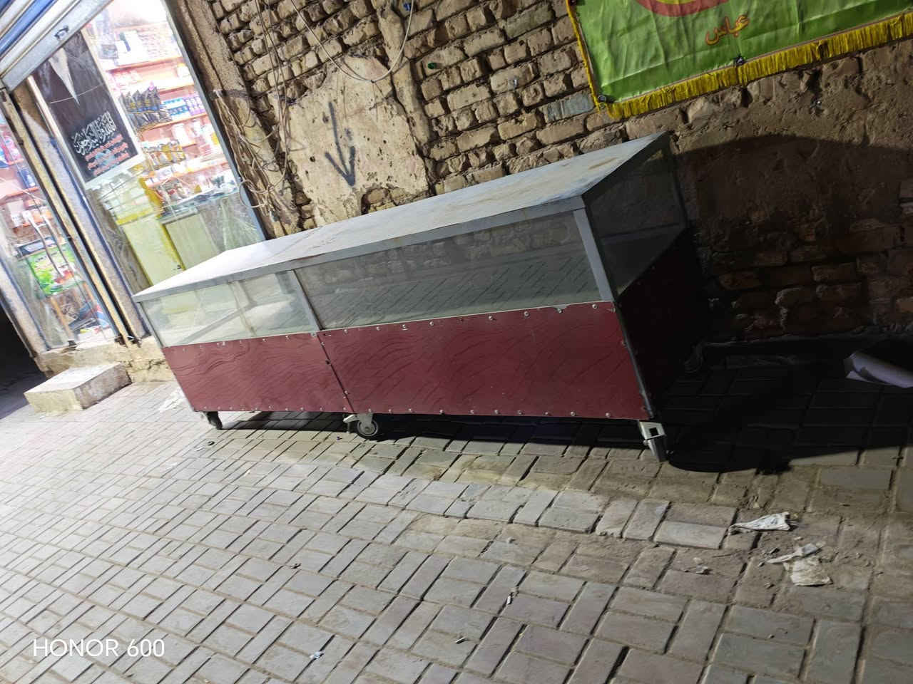 ميز حديد 3 أمتار ب متر  للبيع السعر خاص
***********
