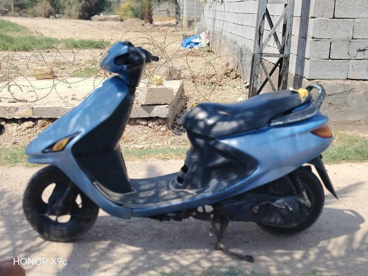 دراجه فراشه فحل  للبيع نضيفه ما مفتوح دراجه مال بيت  شلعته  حلوه كهربايات شغاله سعره 500وبيه مجال مكاني ميسان المجر الكبير منطقه سعيده *********** بي واتساب صاب دراجه

نص مكتوب في الصور:
- HONOR X9c