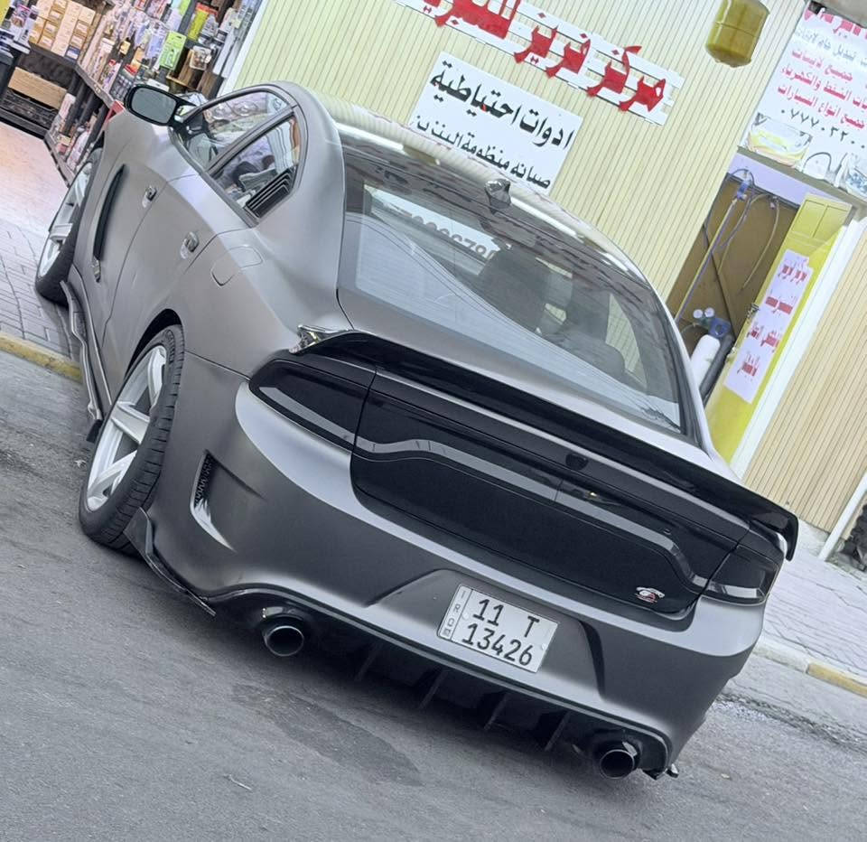 سلام عليكم سعر مناسب ومستعجل  للبيع فقط نقدآ جارجر 2017 سيارة RT محرك 5.7  
سيارة مصروف عليه هواي ونصبه تخبل ورخيصه 
١-تغليف كامل للخارج رمادي طافي فابلون اصلي ضمان ٥ سنوات
٢- ويل نجمة مع تخم تاير  
٣- ضايف اله سبايدر+ دفيوزر وحلوك صالنصة + تحت دوس + لحية امامي كله تحديث وبنيد دعاميات SRT 
٤- فجوج حمر + فلنجات مزرفة اصليه
٥- تغطيس دواخل السيارة + تخم كشنات جدد حاوية جلد بلادي اسود 
٦- أضافه دبات خلفية صوت ريمونت قفل وفتح 
٧- منظومة تبريد كامله قبل شهر مبدله 
٨- زرع عدسات 4 كي لايت نهار 
سيارة جاهزة وحلوة ومناسبه جدا 
سيارة اصل 5700 شاصي وسنوية هزة وأرقام إنكليزي كله جديد تجي تحول بسمك كبل 
سيارة حادثه جاملغ خلفي موضح شواصي لغود كفاله اي دواخل مابيه نهائي تكم دواخل الأبواب كله كفاله حادثه ناشره
تغليف سيارة بسبب شخوط وجراد بلكشر  يعني جماليه وعندي فديو واضح قبل تغليف 
سعره مناسب ونهائي ١٣٥ ورقه بدون اي عمله مكانه بغداد البياع شراي اتصل فقط ***********
