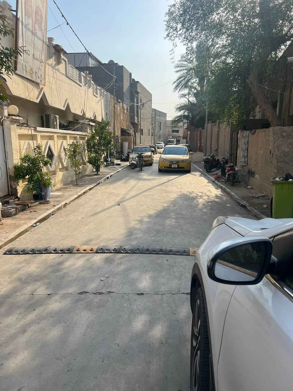 بيت للبيع قرب مدرسة الانبار   قرب كورنيش العوائل المساحة 147 طابو صرف سند مستقل طابقين ثلاث غرف نوم ومطبخ وصاله وثلاث حمامات  السعر 85.     وحاليا البيت بيت مؤجر 300 الف شهريآ.  ***********
