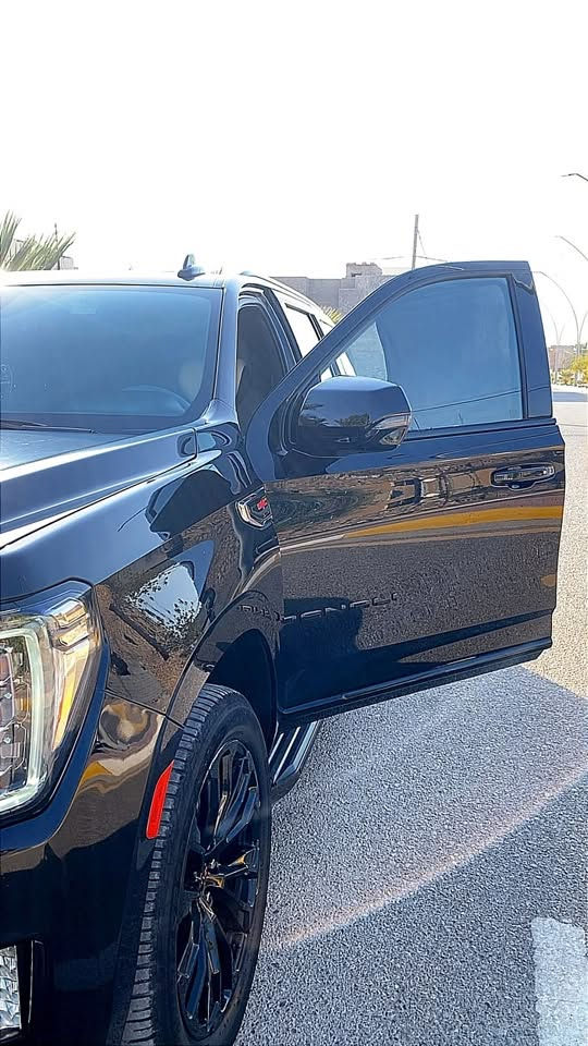 � للبيع | جيمسي SLT موديل 2021 (مواصفات دينالي) – وارد خليجي 🚘
▪️ الموديل: 2021
▪️ الفئة: SLT (مواصفات دينالي)
▪️ المحرك: V8 سعة 5.3 لتر
▪️ ناقل الحركة: أوتوماتيك 10 سرعات
▪️ اللون: أسود
▪️ الوارد: خليجي
▪️ الممشى: 100 ألف كم
▪️ الكفالة: عامة

المواصفات:
✅ تشغيل بصمة + ريموت ستارت
✅ دخول ذكي بدون مفتاح
✅ مقاعد جلد كهربائية مع ذاكرة للسائق
✅ تدفئة وتبريد للمقاعد الأمامية
✅ تدفئة للمقود
✅ شاشة لمس كبيرة
✅ Apple CarPlay وAndroid Auto
✅ نظام صوت Bose
✅ شاحن لاسلكي للجوال
✅ كاميرا خلفية وحساسات أمامية وخلفية
✅ كاميرات 360° (حسب التجهيز)
✅ تحذير النقطة العمياء
✅ تحذير مغادرة المسار
✅ رادار أمامي وفرملة طوارئ
✅ مثبت سرعة ذكي (حسب التجهيز)
✅ فتحة سقف كهربائية
✅ إنارة LED أمامية وخلفية
✅ جنوط ألمنيوم كروم
✅ مرايا كهربائية قابلة للطي
✅ تحكم بالدركسون
✅ مكيف أوتوماتيك ثنائي المناطق
✅ باب خلفي MultiPro متعدد الاستخدامات

✨ سيارة نظيفة جداً، وارد خليجي، جاهزة 

للاستخدام، بمواصفات فاخرة وأداء قوي
*********** للاستفسار
