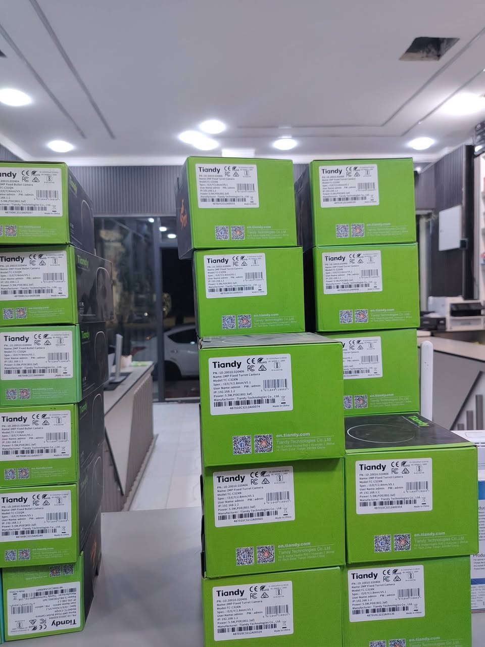 السلام عليكم
اخوان عندي هذن الكاميرات المراقبة نوع Tiandy  كلها IP و صوت 
يرهم على كاميرات الهيكفجن 
مجموع 140 كاميرا و جهاز ، بيهم 17 قطعة ptz  

ابيع الكمية كلها 
اذا شراي خابر الرقم
***********
مكان الكاميرات (كركوك).

