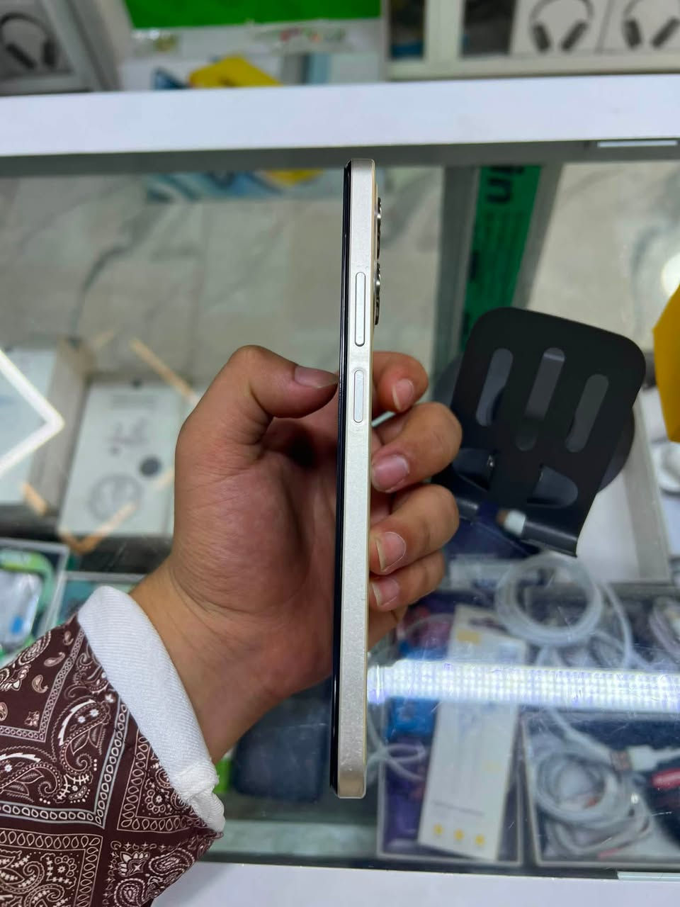 للبيع جهاز ريلميc53ذاكره 128رام12جهاز شرط مامفتوح ونضيف كرتون وكيبل ويا فقط السعر185 /***********
