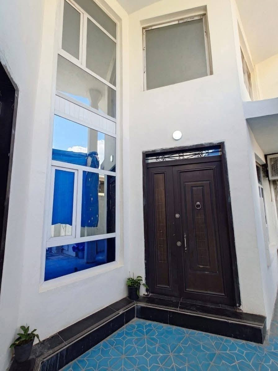 🏡 دار للبيع –بيع مستعجل _الدورة / محلة ٨١٦
🔹 نوع العقار: طابو صرف
🔹 المساحة: ٢٠٠ م²
🔹 الواجهة: ١٠ متر
🔹 الطول: ٢٠ متر
✨ تفاصيل الدار:
▪️ طابقين
▪️ ٦ غرف نوم
▪️ استقبال
▪️ هول داخلي
▪️ مطبخ
▪️ ٤ حمامات
💠 بناء حديث
💠 شبابيك ألمنيوم
💠 كامل الخدمات (تبليط، مجاري، كهرباء، ماء اساله، أرصفة )
📍 الموقع:
الدورة – محلة ٨١٦
نهاية سريع الدورة باتجاه بغداد الجديدة
دور النفط / مقاطعة ٨
📞 للاستفسار:
***********
