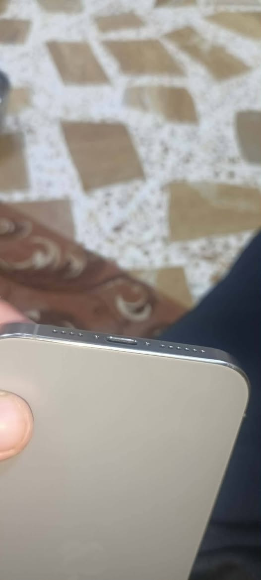 السلام عليكم 
ايفون 15برو ماكس 
بطاريه 93
عدد الدورات280
دبل سيم
ذاكره 256
كارتون ويا
سعر 1150 بي مجال قليل
***********

