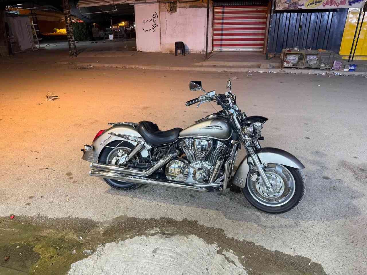 السلام عليكم 🩵
هوندا VTX1300موديل 2004دخول جديد بدون اوراق 
ماشيه 36الف  الدراجه نضيفه كلش وعليها ويل كب درع امامي مسطره اشاير بيها شاشه كامرات امامي خلفي 
الدراجه خير من الله مكاني الزعفرانيه ***********
